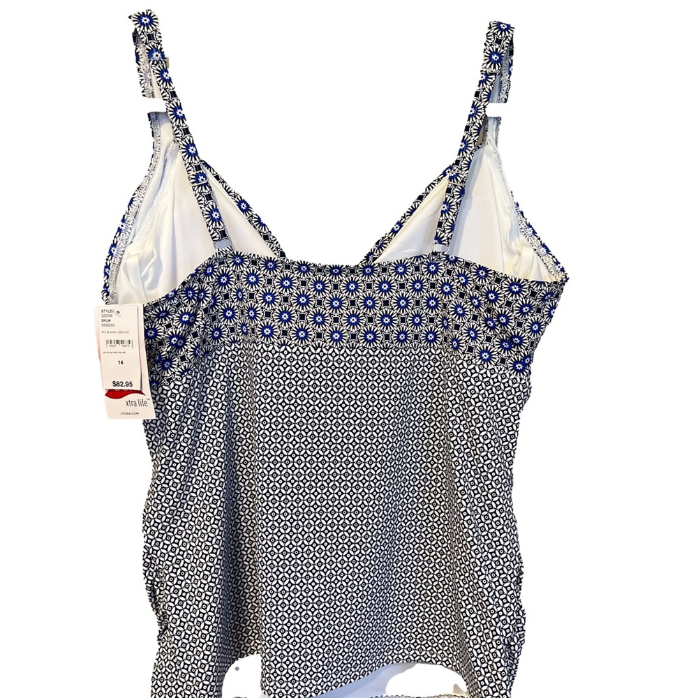 Lands' End Black and Navy Underwire Wrap Tankini Swim Top
NWT - Picture 2 of 6